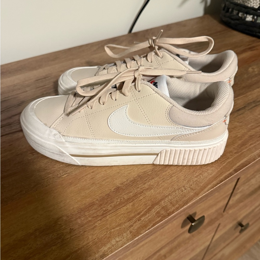 Nike Court Legacy Lift women’s